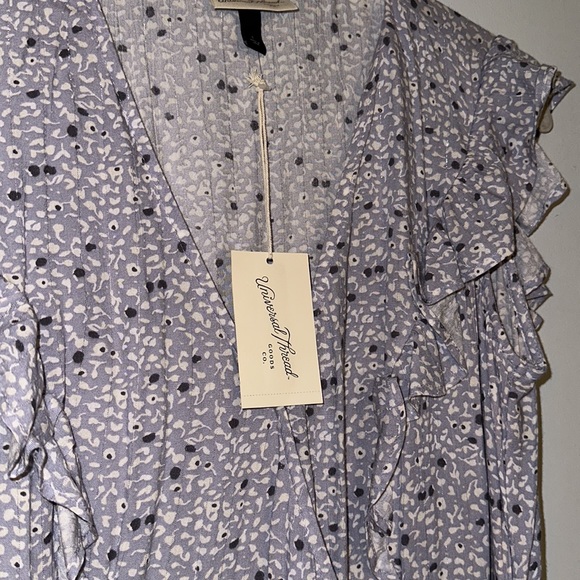 Universal threads dress - Picture 2 of 5